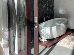 Foto: Kamar Mandi Mewah Raisa dan Hamish Daud, Ada Bathtub Rp 360 Juta