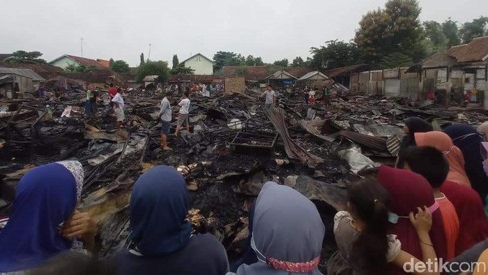 Kebakarana besar terjadi di Pasar Kepohbaru, Kamis (18/2/2021). Dalam 7 jam, 350 kios ludes terbakar.