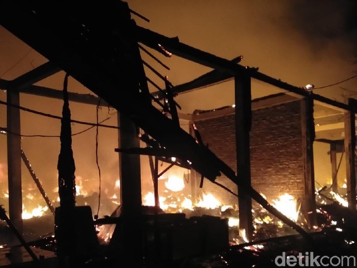kebakaran Pasar Kepoh Bojonegoro