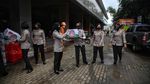 Korban Banjir Cipinang Mulai Mengungsi