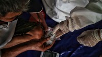 Selain itu, bantuan obat-obatan juga diberikan kepada korban yang membutuhkan.  