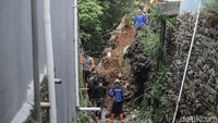 Insiden yang terjadi pada kemarin sore ini tidak menimbulkan korban jiwa.   