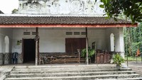 Eko berambisi membawa desanya menjadi desa wisata. Salah satunya dengan rencana mengubah rumah-rumah kuno ini menjadi tempat istirahat dan restoran bergaya klasik.