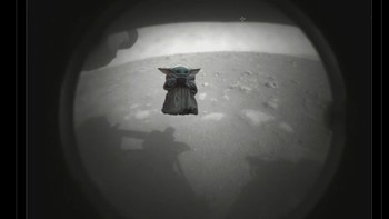 Baby Yoda menunggu dijemput Mando di Mars, eh malah ketemu Perseverance. Foto: Screenshot/Twitter