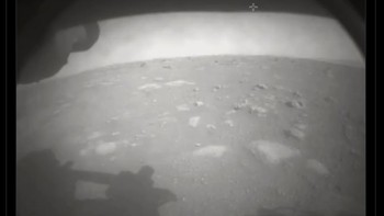 John Travolta bingung kenapa tiba-tiba sudah sampai di Mars. Foto: Screenshot/Twitter