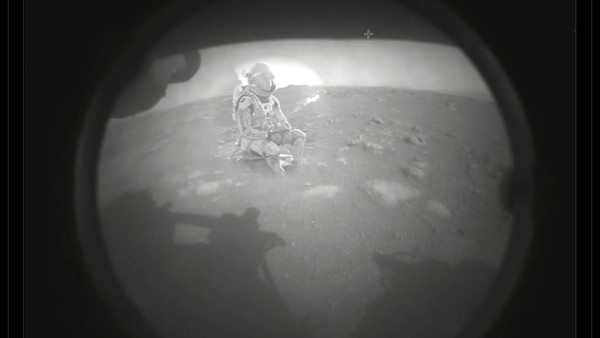 Meme Kocak Robot NASA Mendarat di Mars untuk Selamatkan Matt Damon