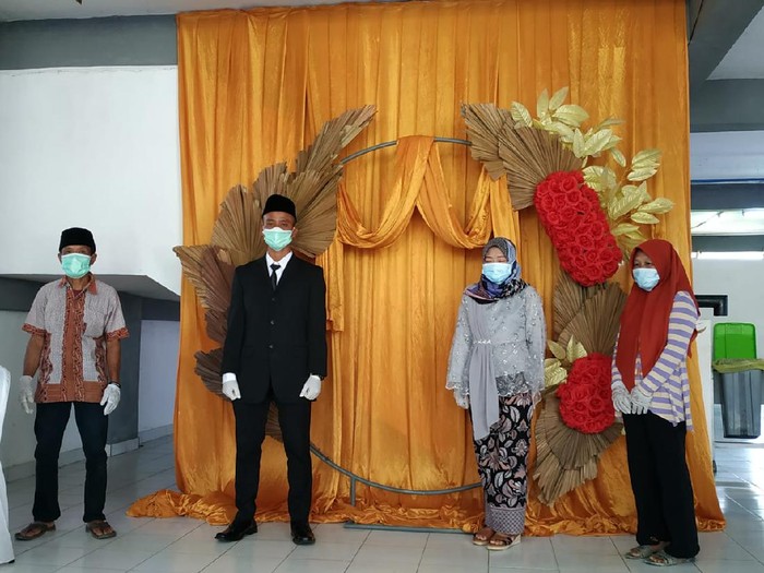 Mempelai Pacitan Ini Menikah Di Tempat Karantina Gegara Positif COVID-19