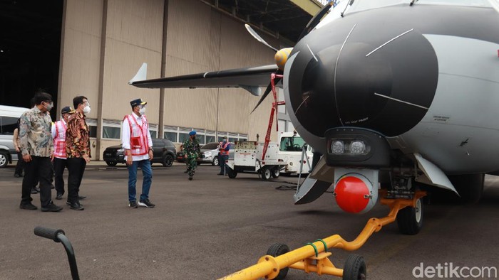 Menhub Kepincut Pesawat Buatan PTDI Menteri Perhubungan Budi Karya Sumadi berkunjung ke hanggar PT Dirgantara Indonesia (PTDI). Budi kepincut pesawat buatan dalam negeri ini.
