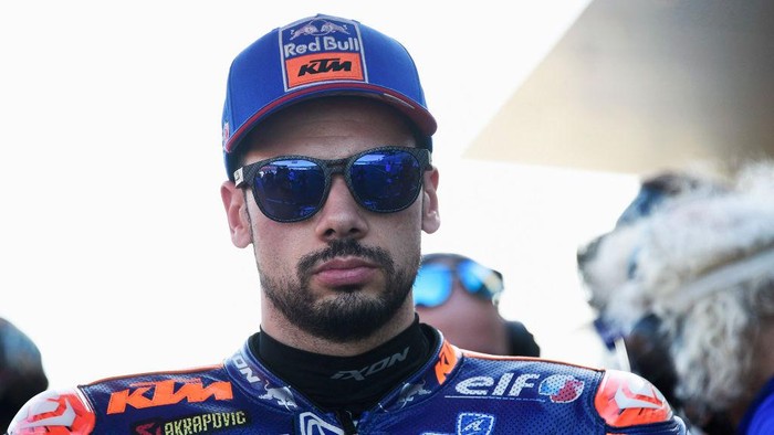 PORTIMAO, PORTUGAL - NOVEMBER 22: Miguel Oliveira of Portugal and Team KTM Tech 3  prepares to start on the grid during the MotoGP race during the MotoGP of Portugal at Algarve Motor Park on November 22, 2020 in Portimao, Portugal. (Photo by Mirco Lazzari gp/Getty Images)