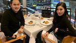 Momen Crazy Rich Malang Gilang Widya Pranama Saat Cicip Makanan Mewah