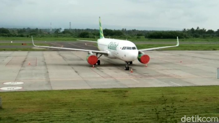 Bandara Banyuwangi kembali ditutup sementara karena ada abu vulkanik erupsi Gunung Raung. Beberapa penerbangan dibatalkan.