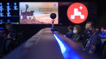 Ketegangan terlihat di wajah tim penjelajah Mars Perseverance NASA saat rover menuju Planet Merah. tim Foto: Bill Ingalls/NASA via AP