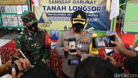 Polisi mengungkap penyebab keracunan massal pengungsi longsor Nganjuk di Dusun Selopuro Desa Kecamatan Ngetos Nganjuk. Dari hasil uji laboratorium terhadap sampel mi ayam, ditemukan kandungan formalin di dalamnya.