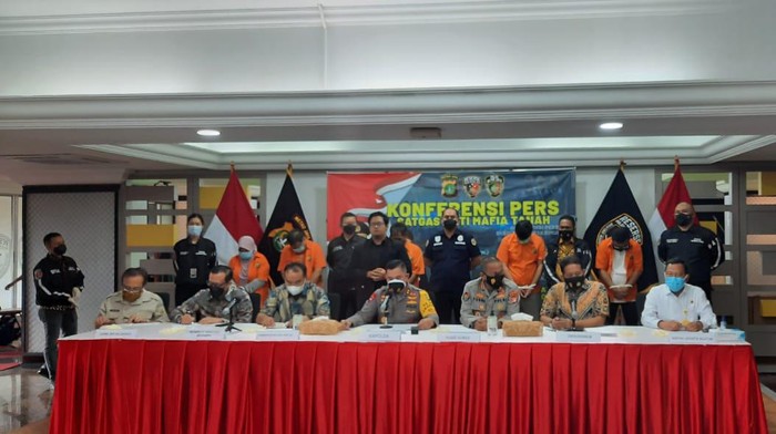 Polda Metro Jaya tangkap Fredy Kusnadi terkait mafia rumah ibu Dinno Patti Djalal