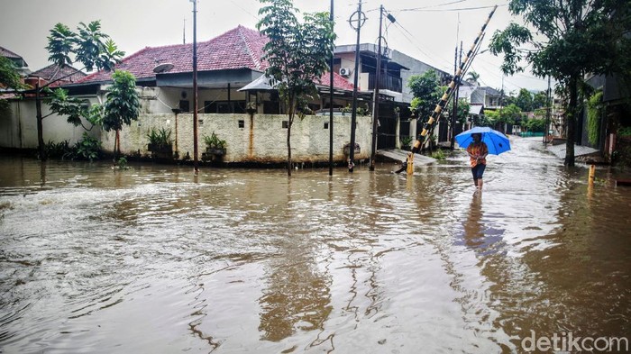 Pondok Karya Jaksel Masih Terendam Banjir Pondok Karya, Mampang Prapatan, Jakarta Selatan, masih terendam banjir pagi ini. Banjir terjadi sejak Kamis kemarin.
