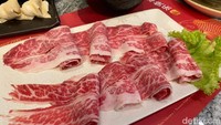 Untuk pilihan daging sapi, Shu Guo Yin Xiang menyajikan daging sapi impor dari Amerika, Jepang dan Australia. Foto: detikFood