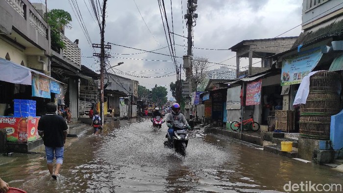 Ruas Jalan Kemang IX, Jakarta Selatan tergenang