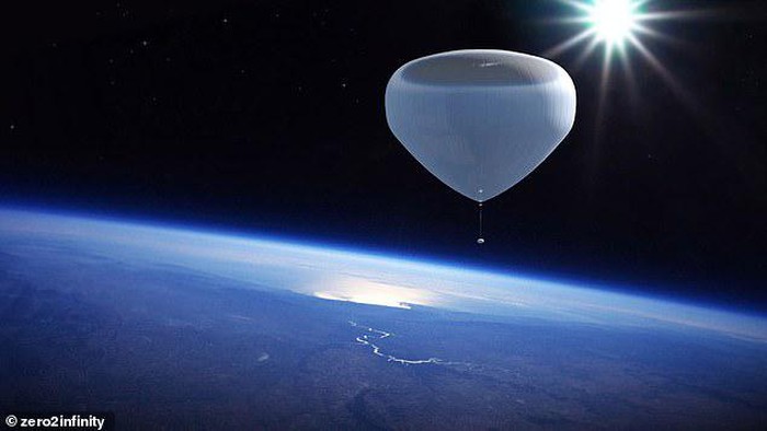 Seru Nih, Wisatawan Diajak ke Luar Angkasa Naik Balon Udara