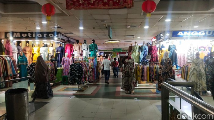 Suasana Pasar Tanah Abang Usai Vaksinasi