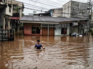 2 Gardu Terendam Banjir, 666 Pelanggan PLN Tak Dapat Listrik