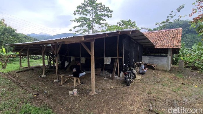 Warga geruduk kandang sapi bantuan kementan di Sukabumi karena diduga cemarkan sungai