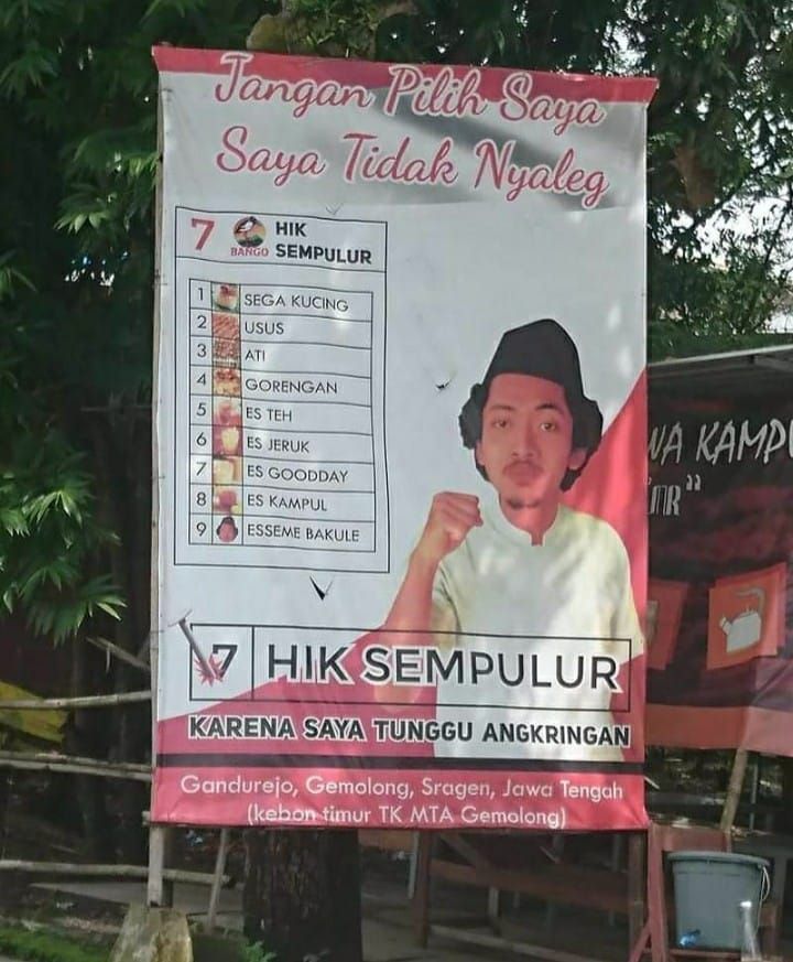 Kreatif Banget! Angkringan Ini Promosi Pakai Baliho ala Kampanye Caleg