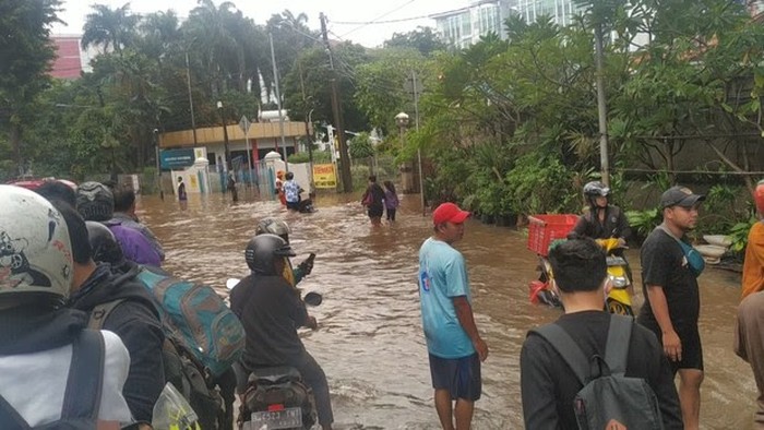 Banjir di Jl Pejaten Barat Raya (Beno via Pasangmata)