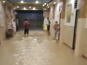Banjir Sempat Terjang Ruang Isolasi Pasien COVID-19 di Karawang