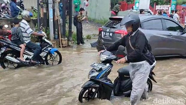 Banjir di Perumahan Kav Stigma Jatimakmur Bekasi, Sabtu
