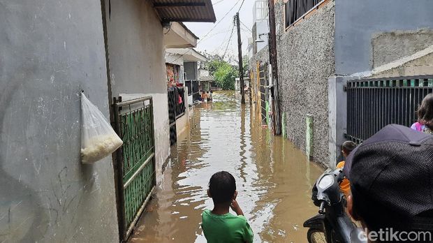 Banjir di RT 03 RW 09, Kampung Caman, Kota Bekasi