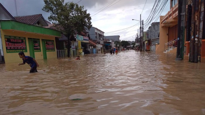 Banjir di Vila Nusa Indah Bogor