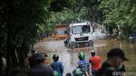 Banjir Lumpuhkan Jalan TB Simatupang