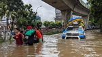Banjir Putuskan Jalan Tendean