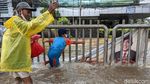 Banjir Putuskan Jalan Tendean