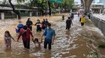 Banjir Putuskan Jalan Tendean
