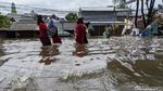 Banjir Putuskan Jalan Tendean