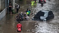 Sebelumnya, BMKG mengeluarkan peringatan dini hujan lebat di wilayah DKI Jakarta sehingga berpotensi memicu banjir. 