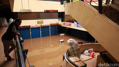 Banjir Rendam Pasar Cipulir