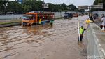 Bak Sungai, Begini Penampakan Banjir di Tol JORR TB Simatupang