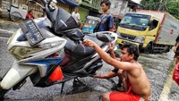 Jasa servis motor berkisar Rp 25.000 hingga Rp100.000.