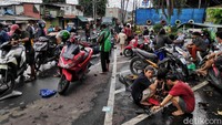 Kebanyakan motor mengalami masalah di pengapian atau businya mati.
