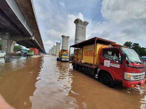 Korban Banjir di Jalan Tol Bisa Tuntut Ganti Rugi