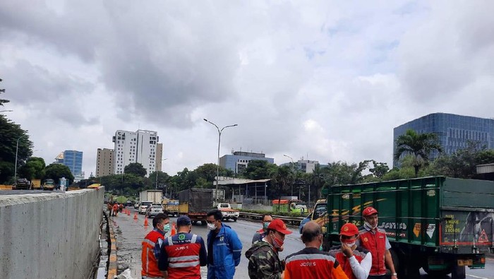 Gerbang Tol JORR Seksi S yang ditutup imbas banjir kembali dibuka