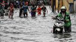 Mesin Boeing Terbakar-Banjir Ramaikan Foto Populer Pekan Ini