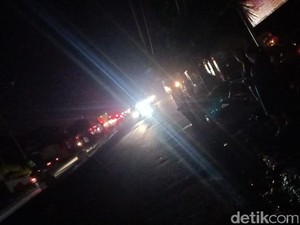 Banjir Rendam 15 Kecamatan, Karawang Malam Ini Gelap Gulita