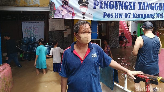 Ketua RT 03 Kebon Pala, Kampung Melayu, Sanusi (Karin/detikcom)