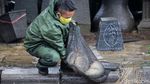 Menjala Ikan di Tengah Jalan TB Simatupang yang Kebanjiran