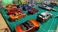 Dengan menggunakan bahan material dari pabrikan kemudian dimodifikasi dengan penambahan desain interior secara mendetail, Aris membuktikan modifikasi diecast karya dirinya tidak kalah keren dibandingkan dengan pencinta Diecast dibelahan dunia lainnya, karya dirinya pun dipasarkan melalui akun instagramnya. Foto: Eko Susanto/detikcom