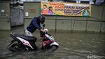 Motor Mogok Akibat Banjir di Kapuk Muara