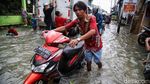 Motor Mogok Akibat Banjir di Kapuk Muara